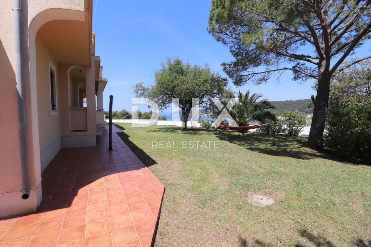 ISOLA DI RAB, SUPETARSKA DRAGA - Bellissima villa con piscina in un'ottima posizione