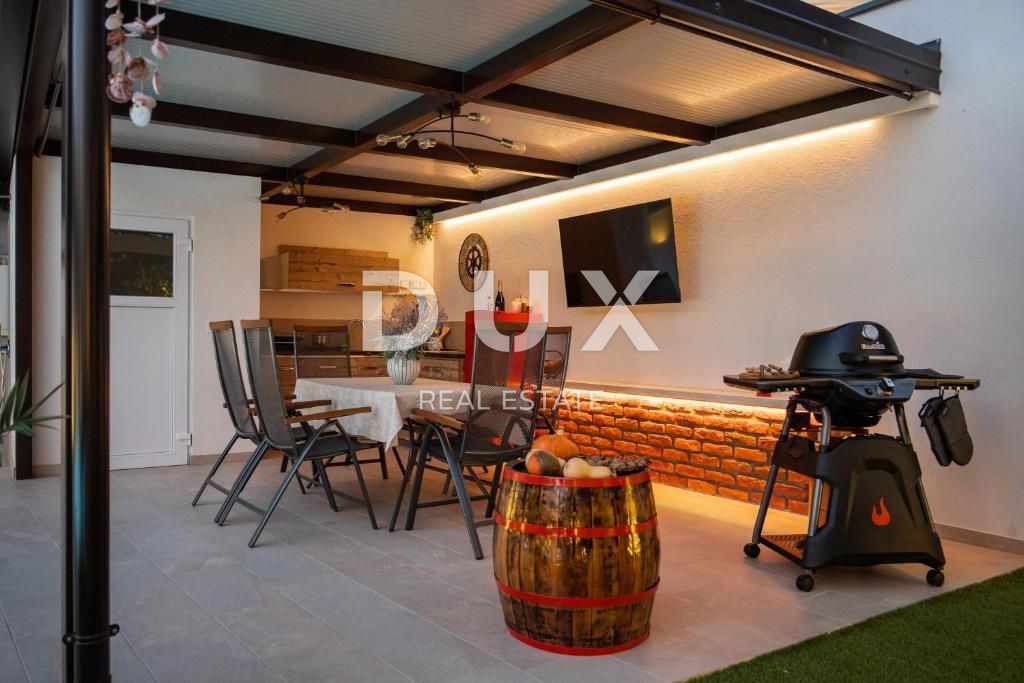 ISTRIA, ROVIGNO - CASA DI LUSSO CON PISCINA E ZONA SPA