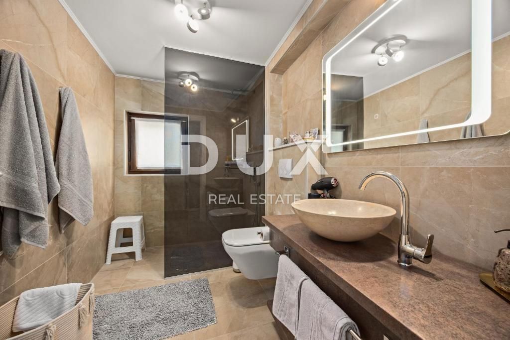 ISTRIA, ROVIGNO - CASA DI LUSSO CON PISCINA E ZONA SPA