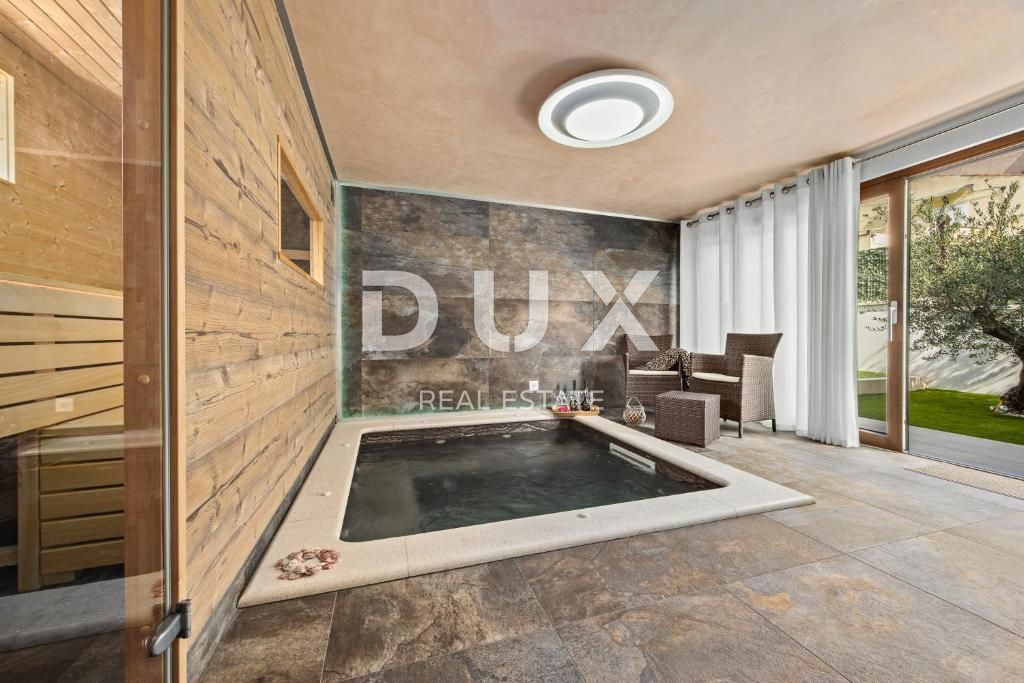 ISTRIA, ROVIGNO - CASA DI LUSSO CON PISCINA E ZONA SPA