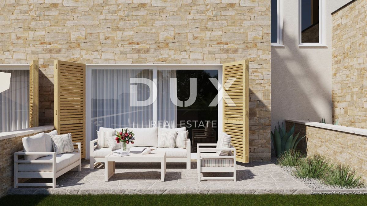 ZARA, PRIVLAKA - Appartamento su due piani con giardino privato a 3 minuti a piedi dalla spiaggia sabbiosa! E