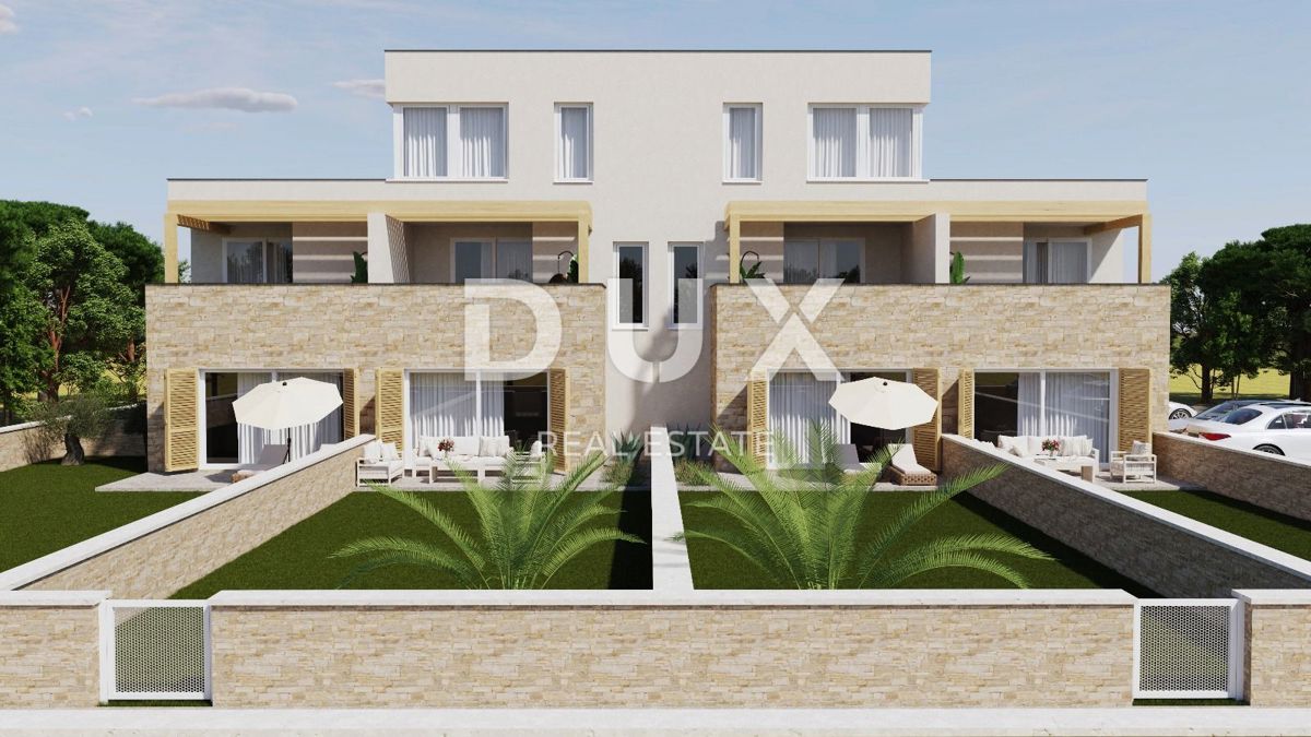 ZARA, PRIVLAKA - Appartamento su due piani con giardino privato a 3 minuti a piedi dalla spiaggia sabbiosa! E