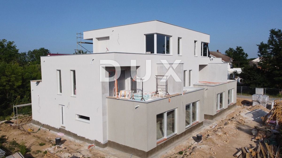 ZARA, PRIVLAKA - Appartamento su due piani con giardino privato a 3 minuti a piedi dalla spiaggia sabbiosa! E