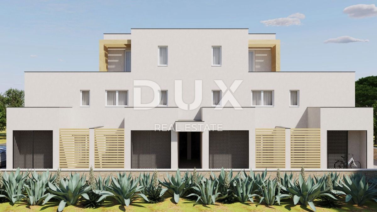 ZARA, PRIVLAKA - Appartamento su due piani con giardino privato a 3 minuti a piedi dalla spiaggia sabbiosa! E
