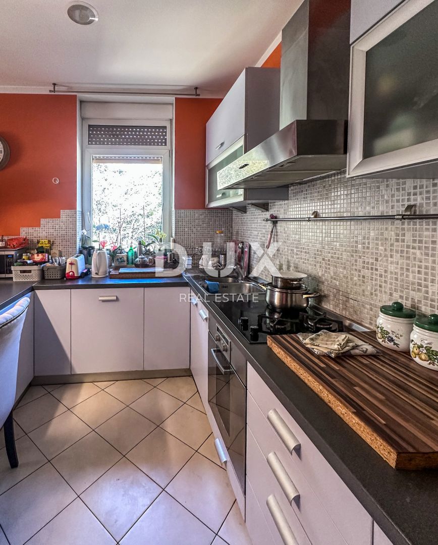 RIJEKA, TURNIĆ - Spazioso appartamento con 2 camere da letto + soggiorno. Vicino a tutti i servizi