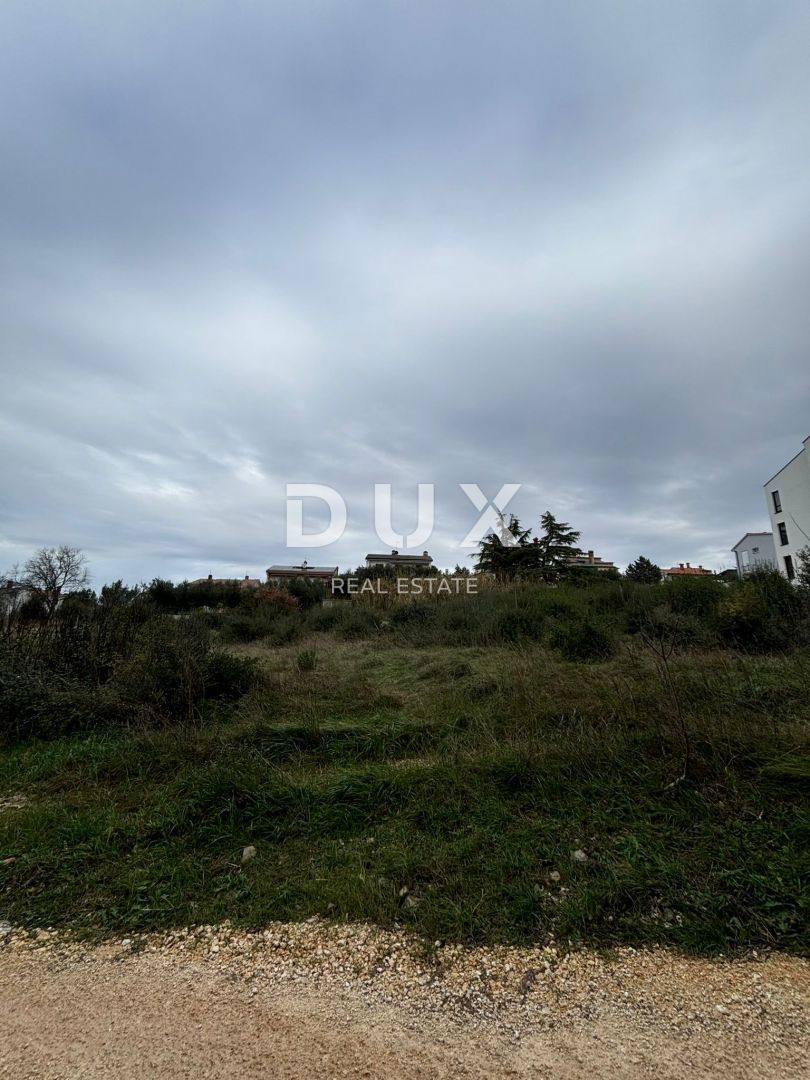 ISTRIA, POLA - Terreno edificabile in posizione esclusiva! Possibilità di costruire 16 appartamenti/case/hotel! 