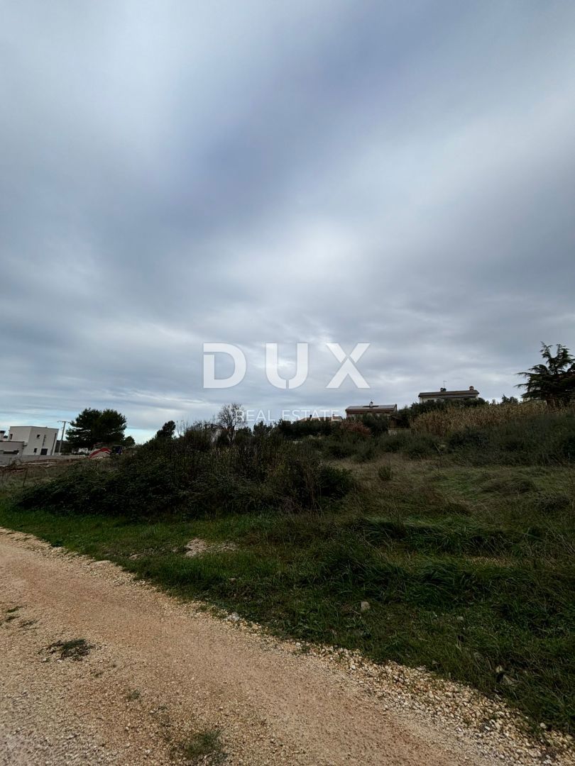 ISTRIA, POLA - Terreno edificabile in posizione esclusiva! Possibilità di costruire 16 appartamenti/case/hotel! 