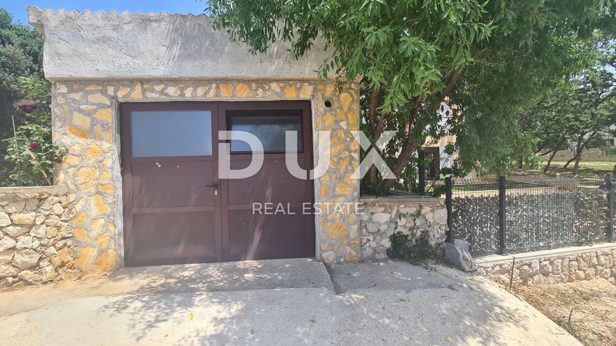 ISOLA DI PAG, NOVALJA - casa con appartamenti vicino al mare
