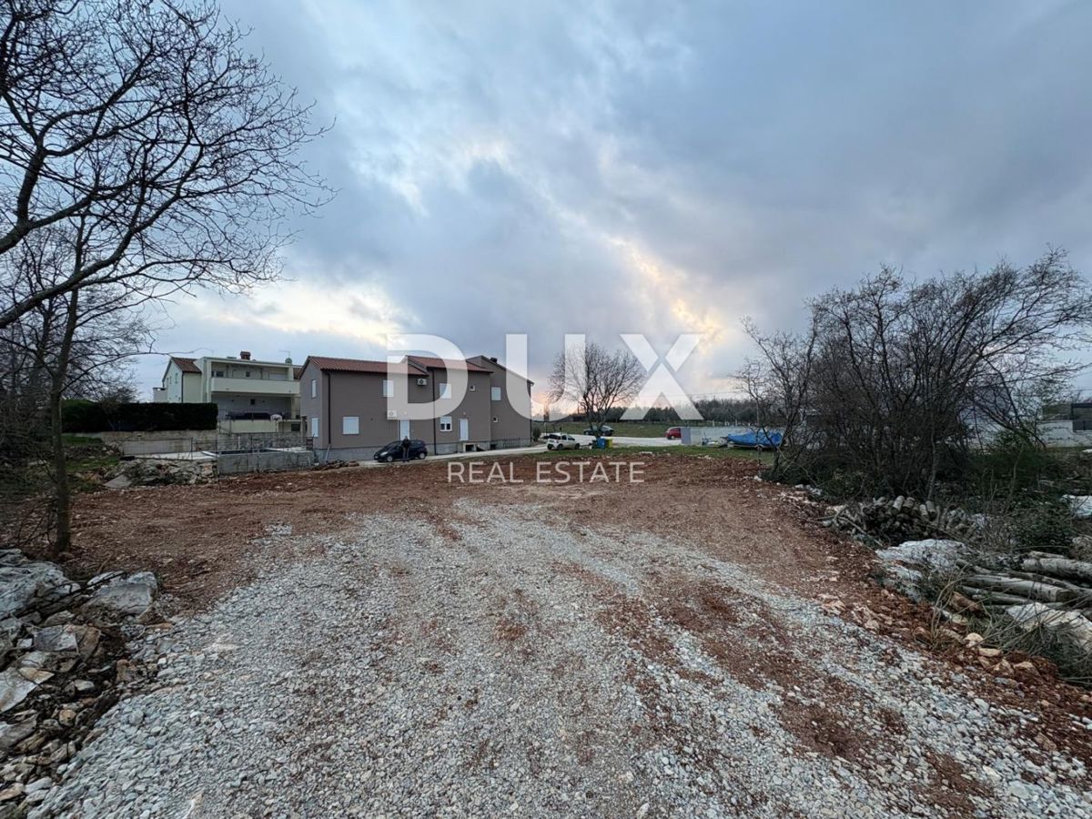 ISTRIA, PARENZO - Terreno edificabile