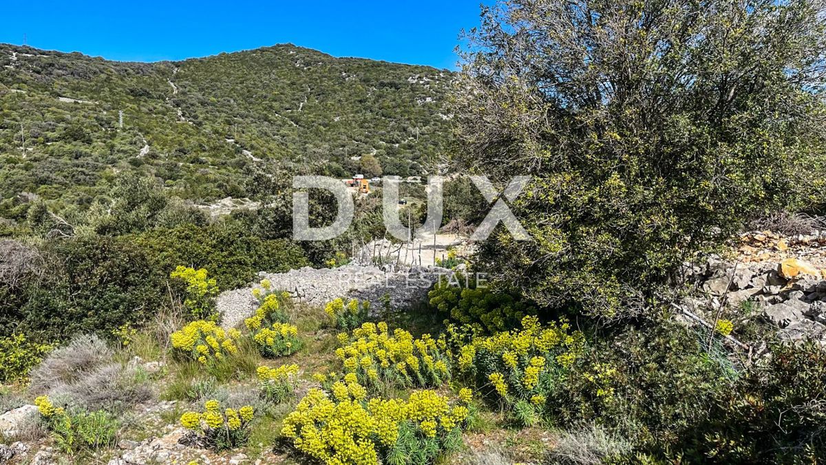 MALI LOŠINJ - Terreno edificabile in posizione tranquilla con vista mare