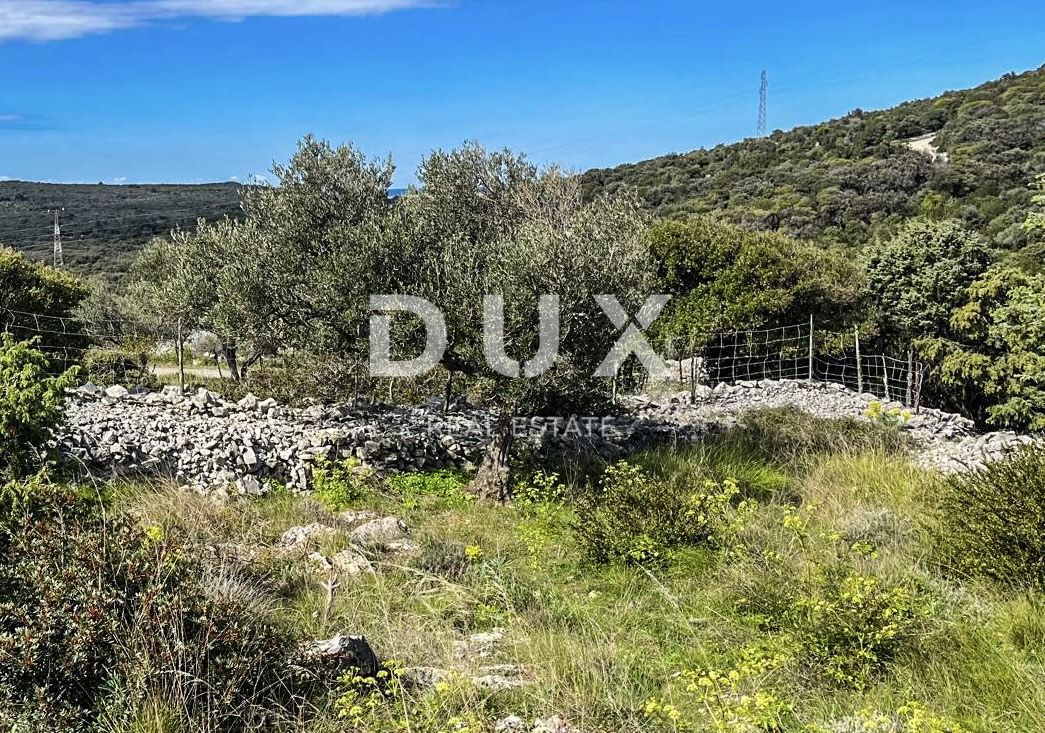 MALI LOŠINJ - Terreno edificabile in posizione tranquilla con vista mare