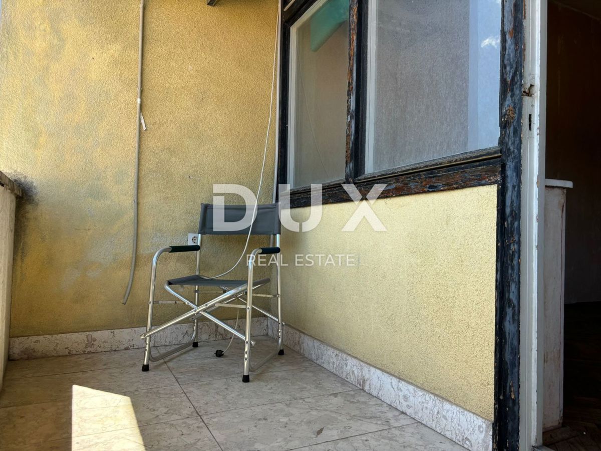 ISTRIA, POLA - Spazioso appartamento in pieno centro con parcheggio! Una rarità sul mercato!