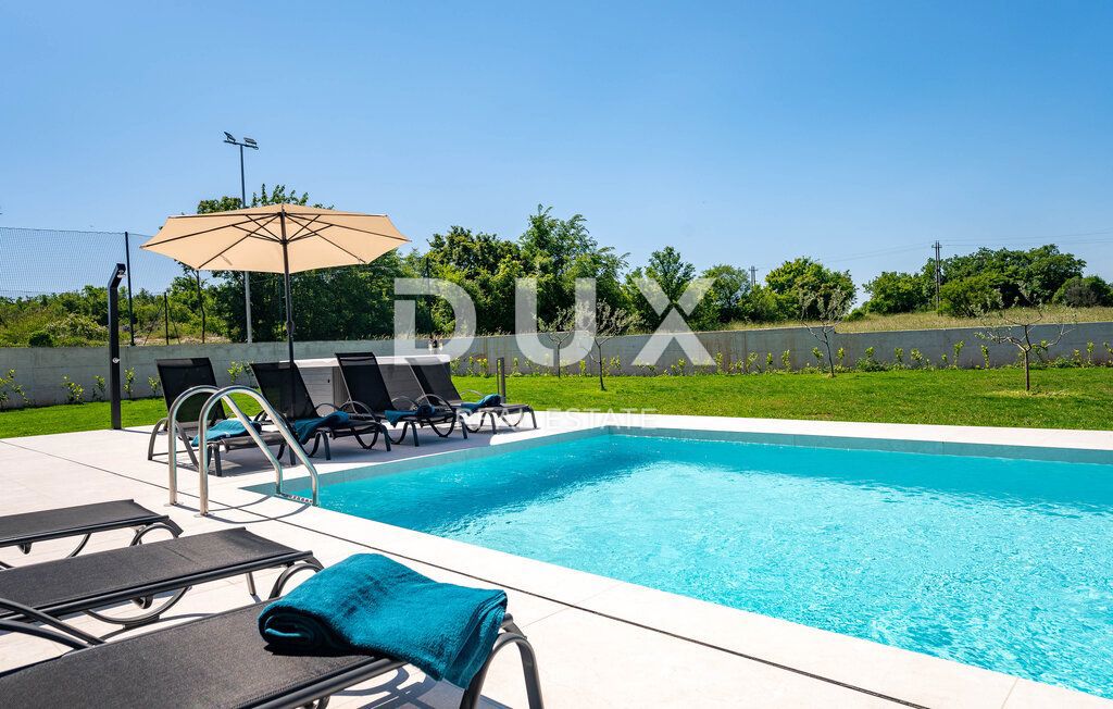 ISTRIA, LABIN - Casa immacolata con piscina e campo da tennis