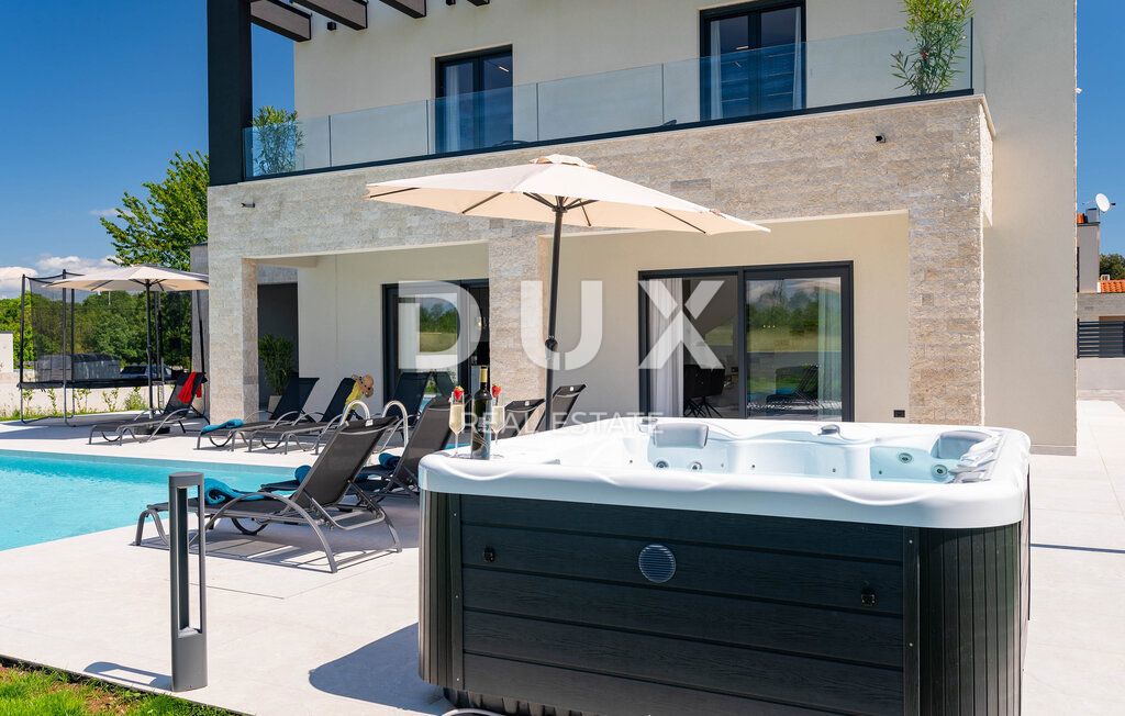 ISTRIA, LABIN - Casa immacolata con piscina e campo da tennis