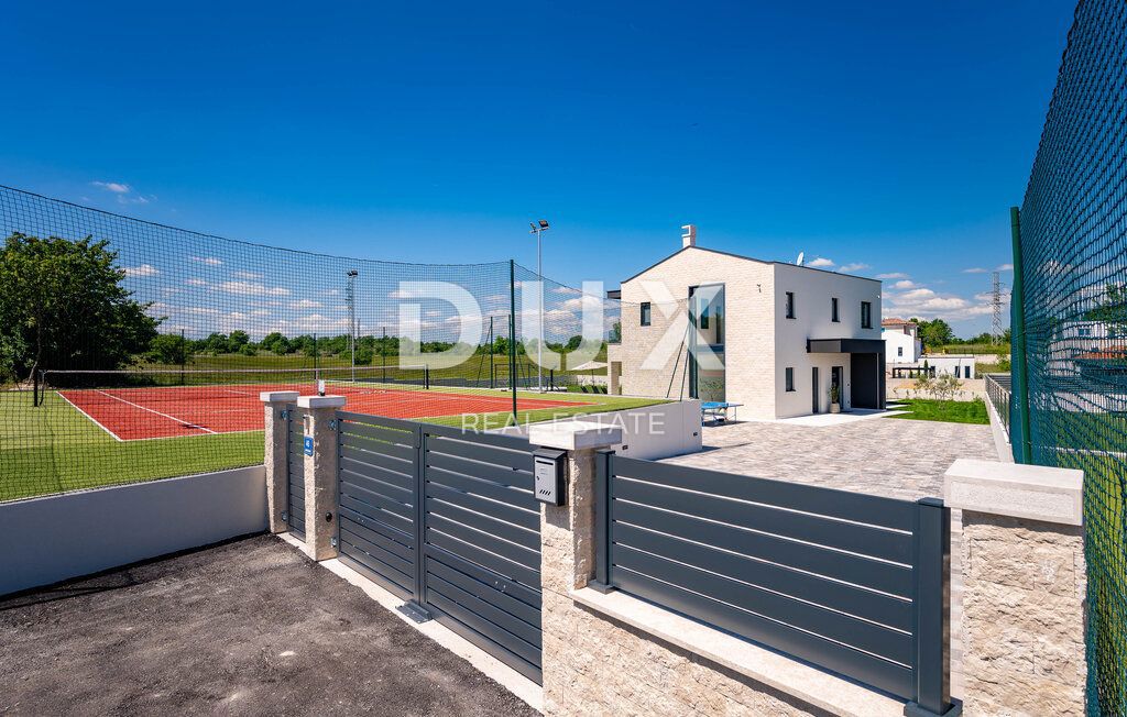 ISTRIA, LABIN - Casa immacolata con piscina e campo da tennis