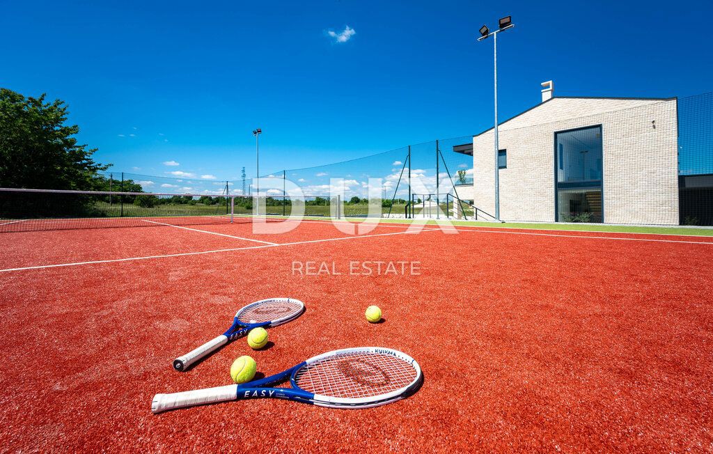 ISTRIA, LABIN - Casa immacolata con piscina e campo da tennis