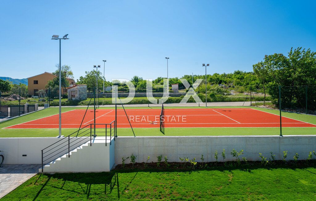ISTRIA, LABIN - Casa immacolata con piscina e campo da tennis