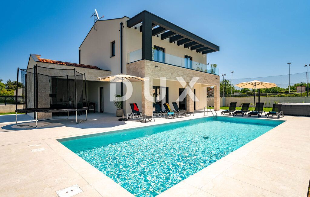ISTRIA, LABIN - Casa immacolata con piscina e campo da tennis