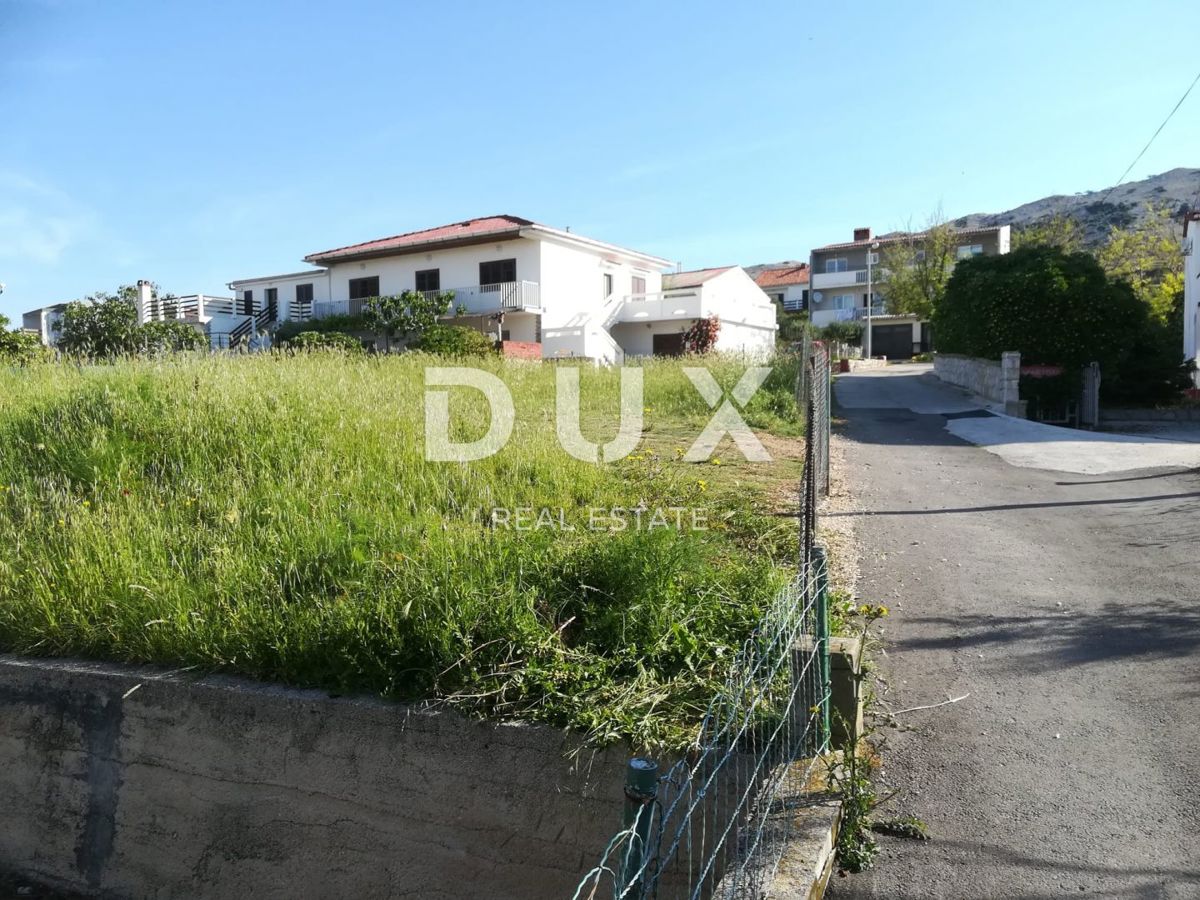 ISOLA DI PAG - terreno edificabile, 370 m2, accesso asfaltato