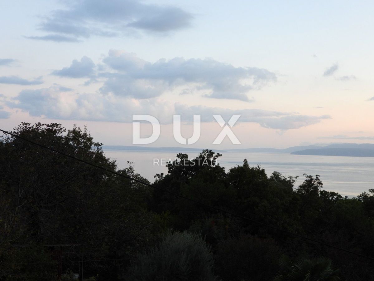 ABBAZIA, MATULJI - casa di 400m2 con un appartamento duplex e due appartamenti + giardino di 710m2