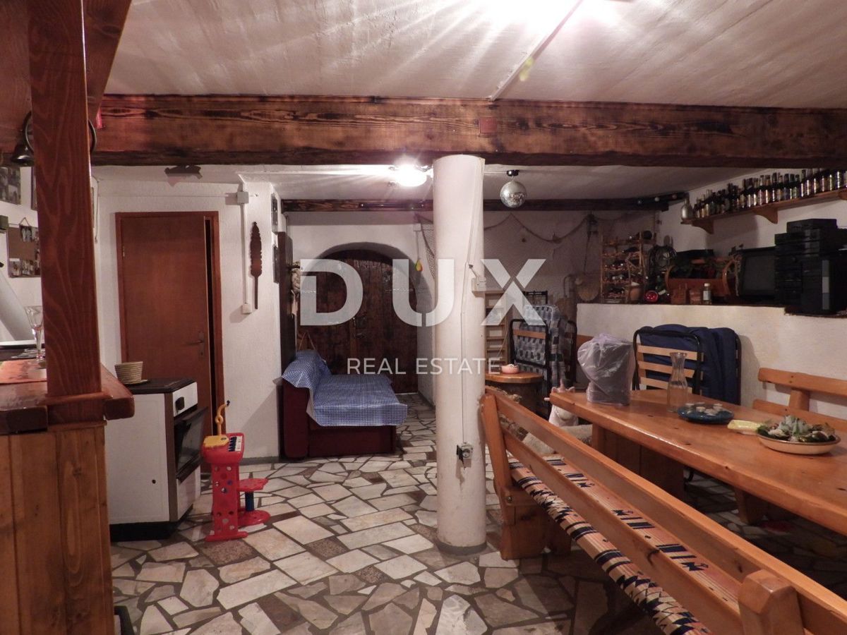 ABBAZIA, MATULJI - casa di 400m2 con un appartamento duplex e due appartamenti + giardino di 710m2