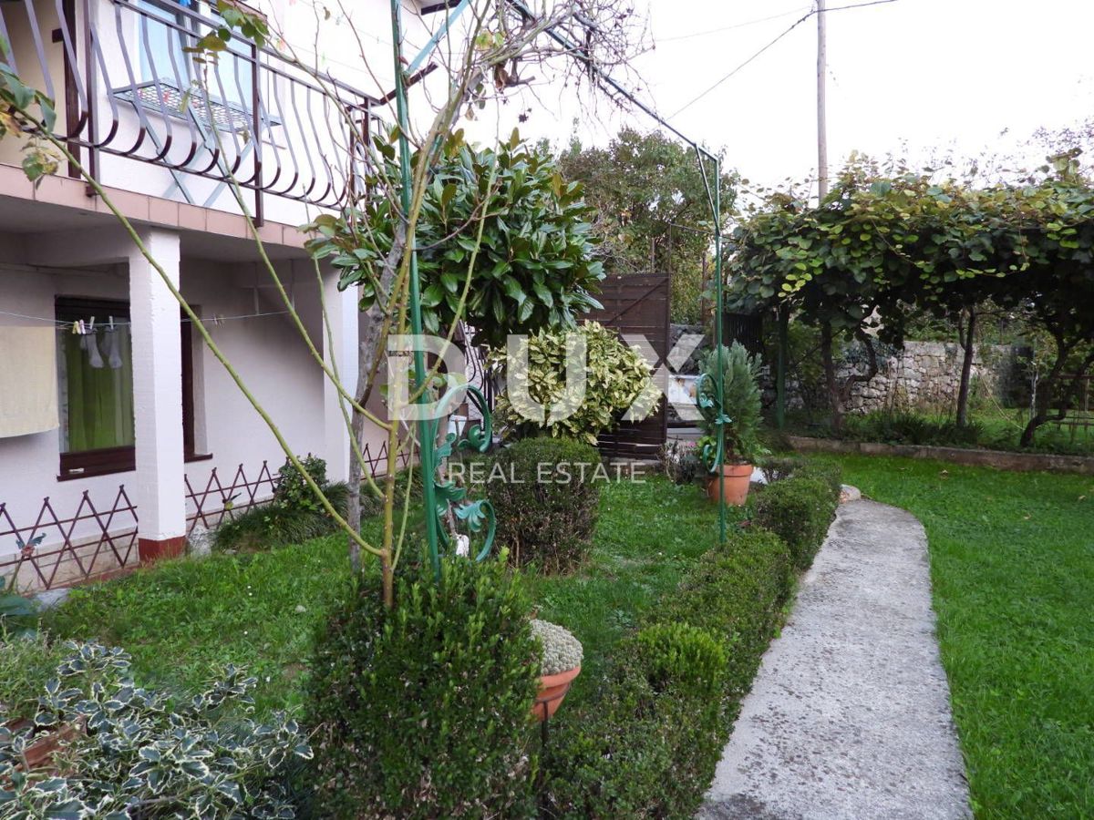 ABBAZIA, MATULJI - casa di 400m2 con un appartamento duplex e due appartamenti + giardino di 710m2