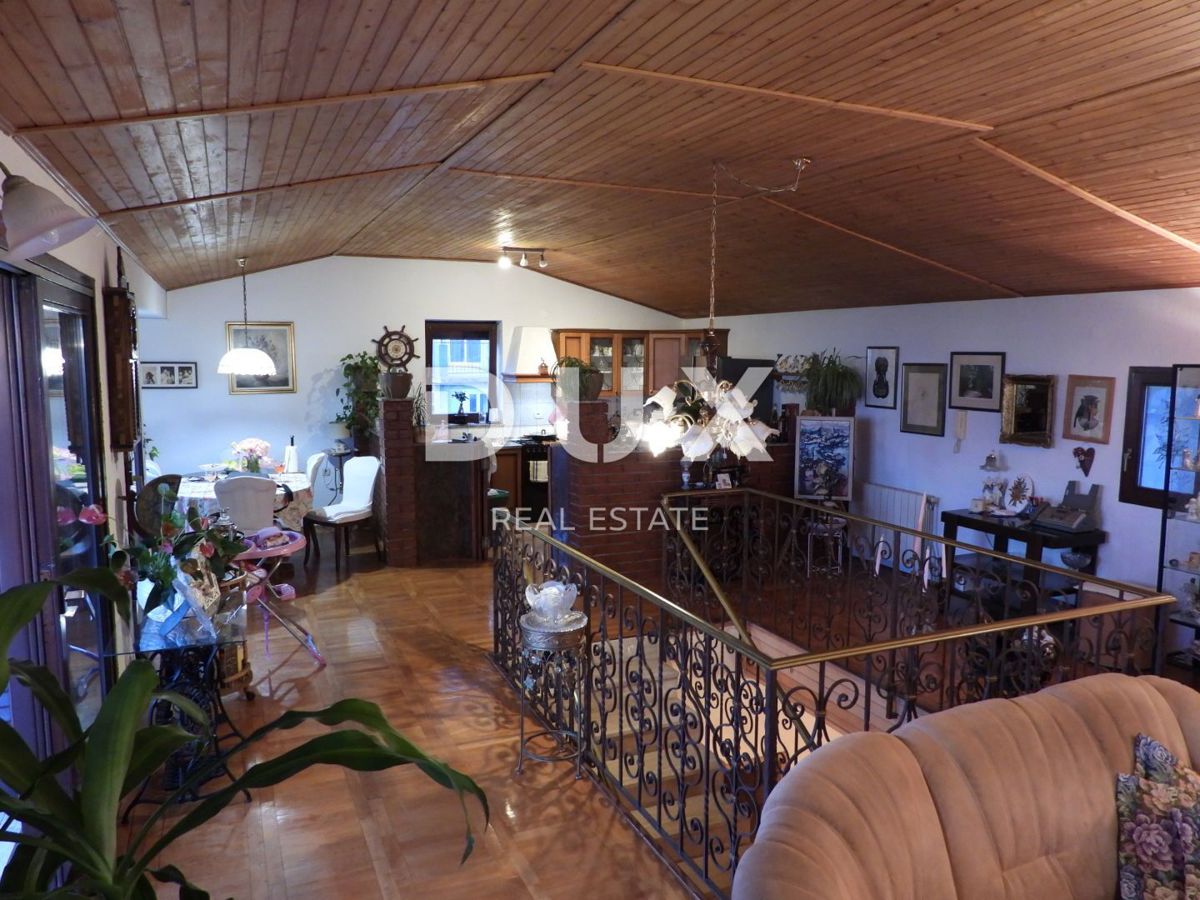 ABBAZIA, MATULJI - casa di 400m2 con un appartamento duplex e due appartamenti + giardino di 710m2