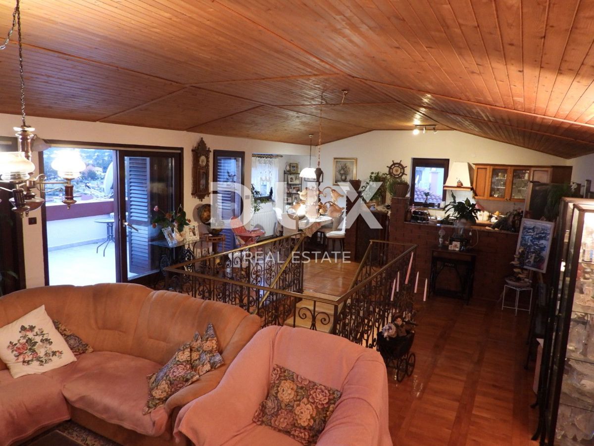 ABBAZIA, MATULJI - casa di 400m2 con un appartamento duplex e due appartamenti + giardino di 710m2