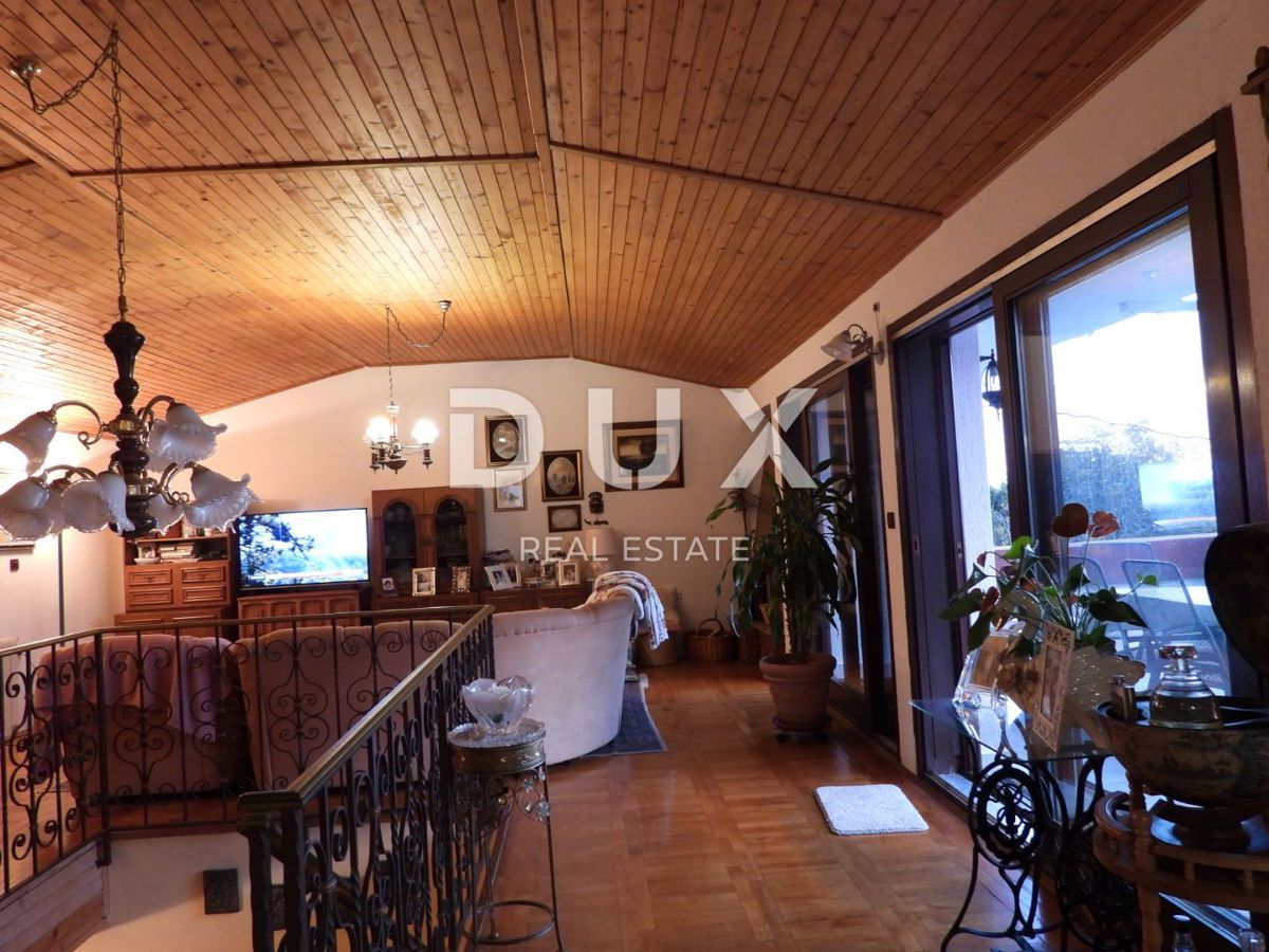 ABBAZIA, MATULJI - casa di 400m2 con un appartamento duplex e due appartamenti + giardino di 710m2