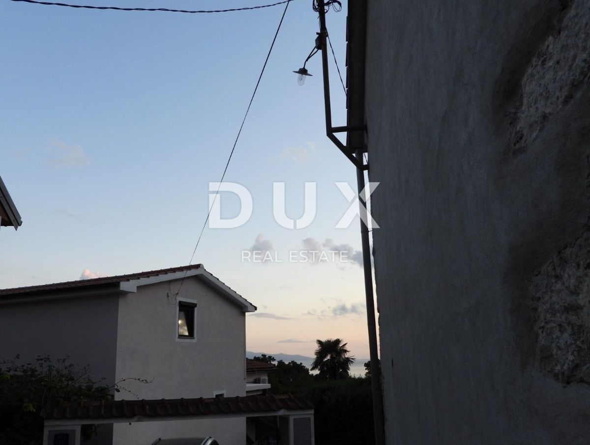 ABBAZIA, MATULJI - casa di 400m2 con un appartamento duplex e due appartamenti + giardino di 710m2