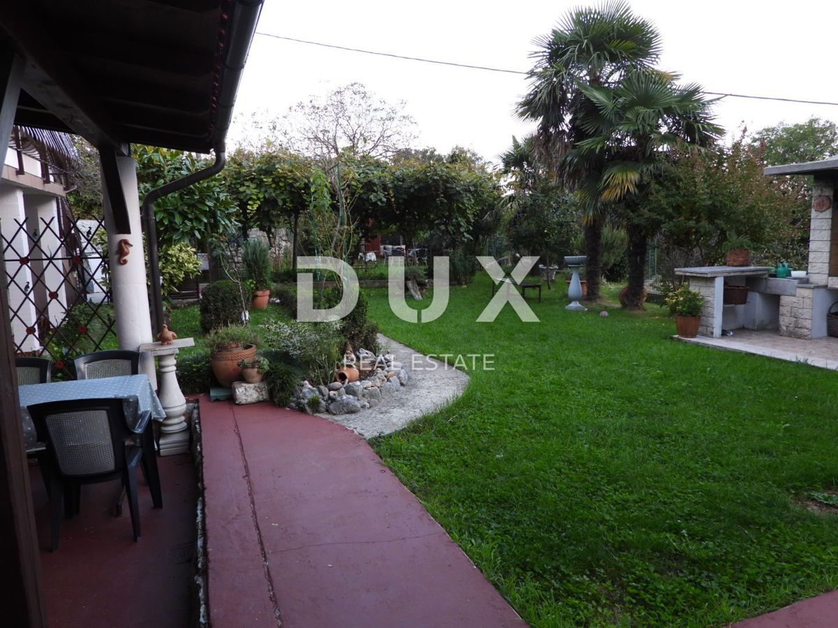 ABBAZIA, MATULJI - casa di 400m2 con un appartamento duplex e due appartamenti + giardino di 710m2