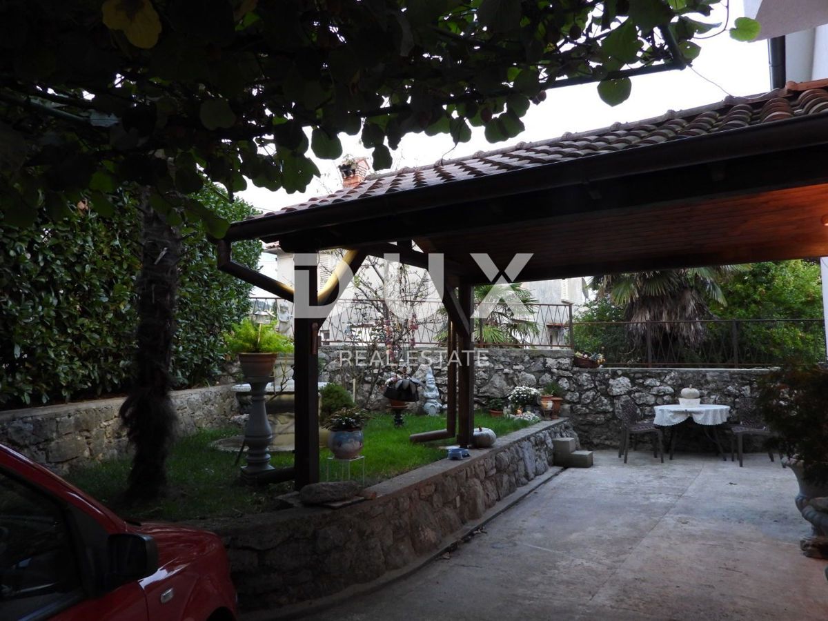 ABBAZIA, MATULJI - casa di 400m2 con un appartamento duplex e due appartamenti + giardino di 710m2