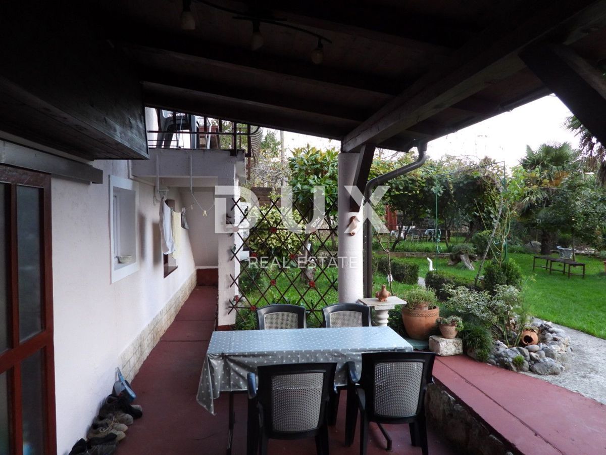 ABBAZIA, MATULJI - casa di 400m2 con un appartamento duplex e due appartamenti + giardino di 710m2
