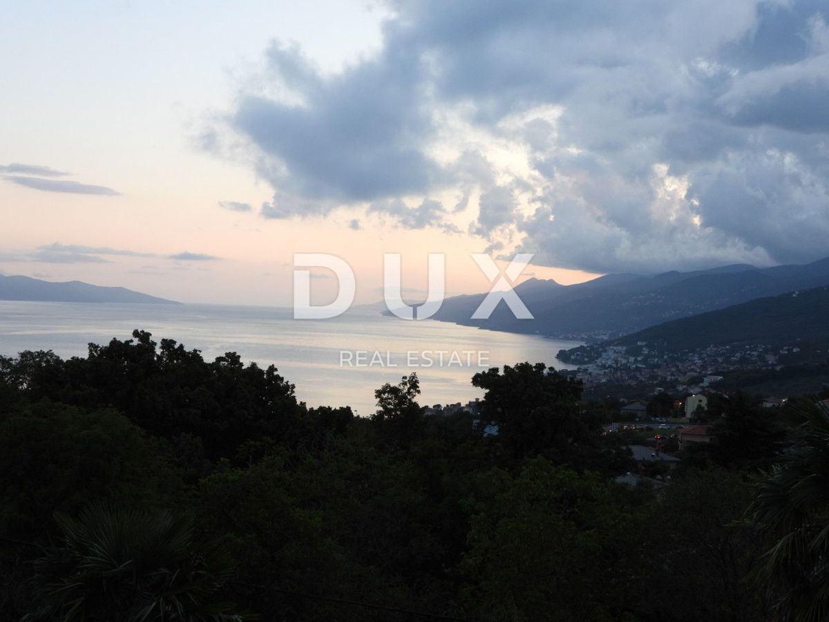 ABBAZIA, MATULJI - casa di 400m2 con un appartamento duplex e due appartamenti + giardino di 710m2