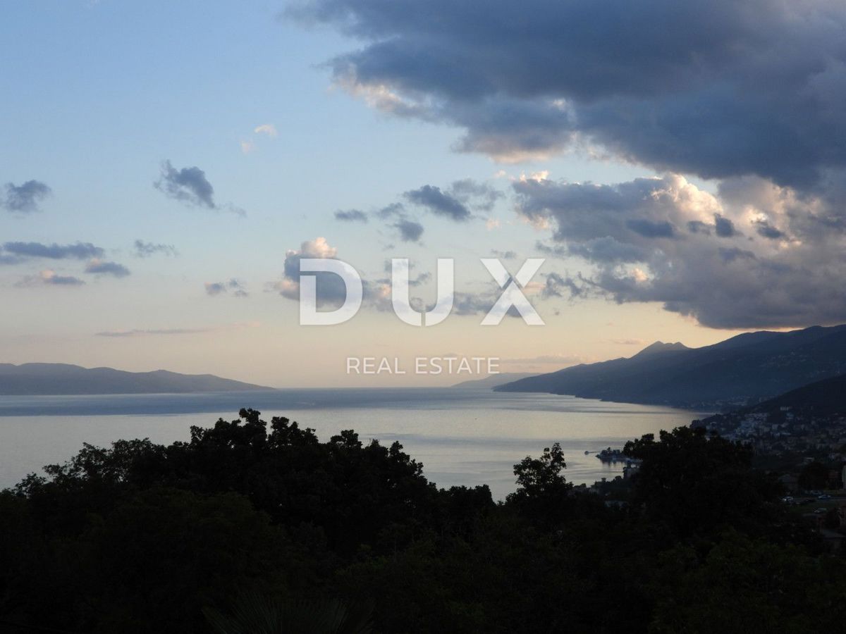 ABBAZIA, MATULJI - casa di 400m2 con un appartamento duplex e due appartamenti + giardino di 710m2