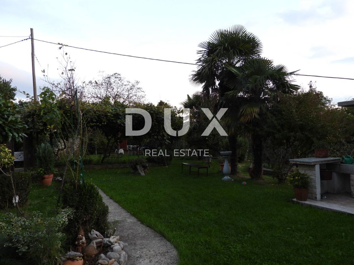 ABBAZIA, MATULJI - casa di 400m2 con un appartamento duplex e due appartamenti + giardino di 710m2