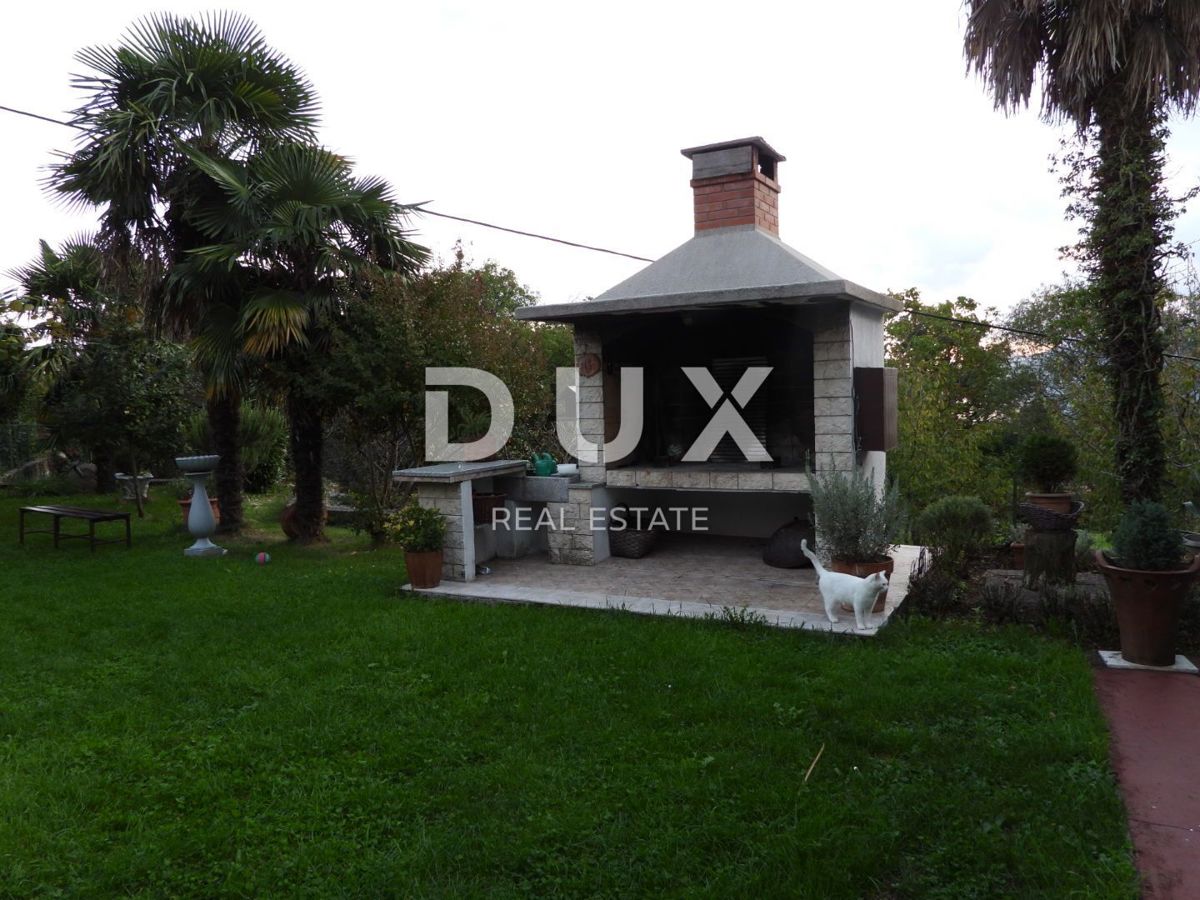 ABBAZIA, MATULJI - casa di 400m2 con un appartamento duplex e due appartamenti + giardino di 710m2