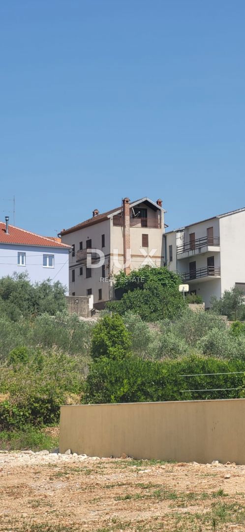 ISOLA DI UGLJAN, KALI - Spaziosa casa a 180 m dal mare con quattro piani e tre posti auto!
