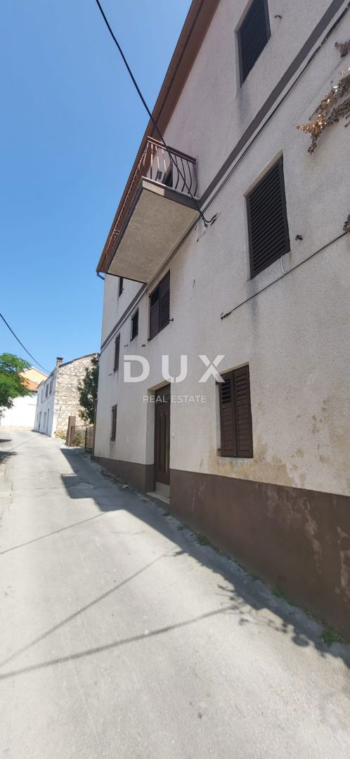 ISOLA DI UGLJAN, KALI - Spaziosa casa a 180 m dal mare con quattro piani e tre posti auto!
