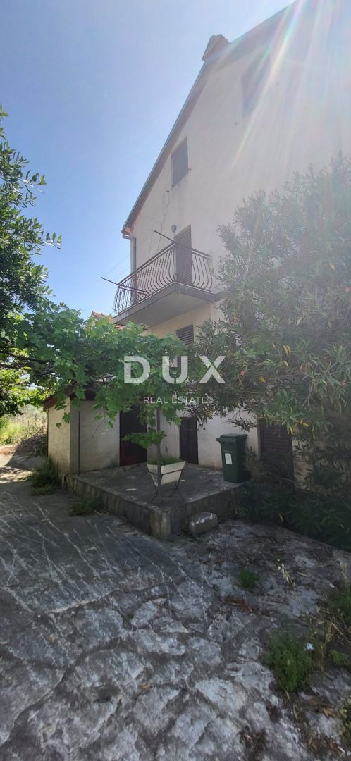 ISOLA DI UGLJAN, KALI - Spaziosa casa a 180 m dal mare con quattro piani e tre posti auto!