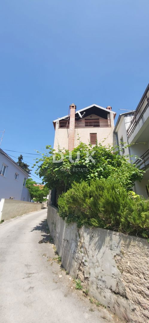 ISOLA DI UGLJAN, KALI - Spaziosa casa a 180 m dal mare con quattro piani e tre posti auto!