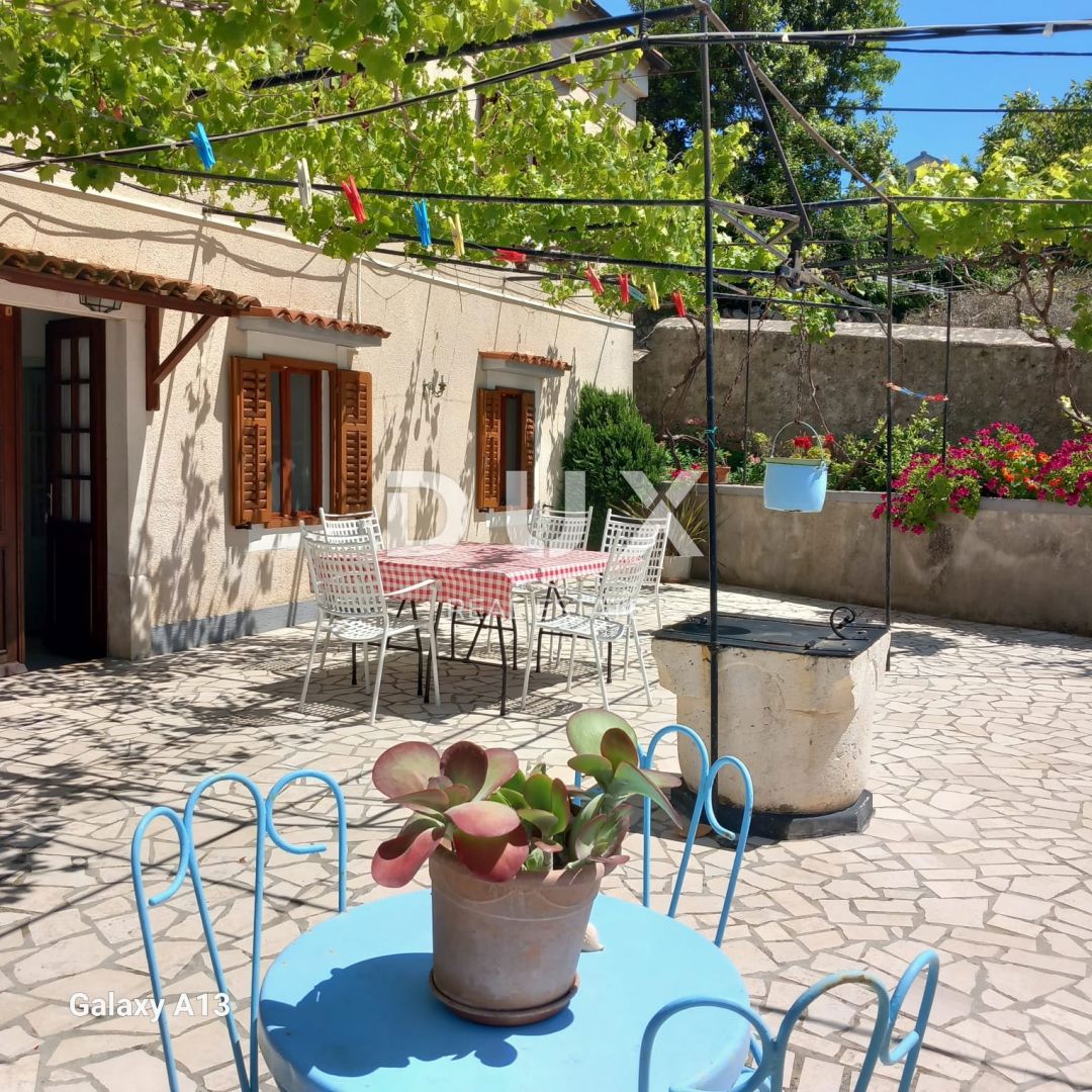 VELI LOŠINJ - Ottima opportunità!! Casa in pietra con due appartamenti e vista mare