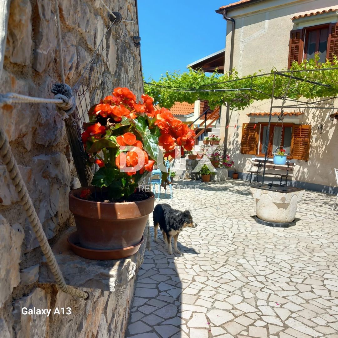 VELI LOŠINJ - Ottima opportunità!! Casa in pietra con due appartamenti e vista mare