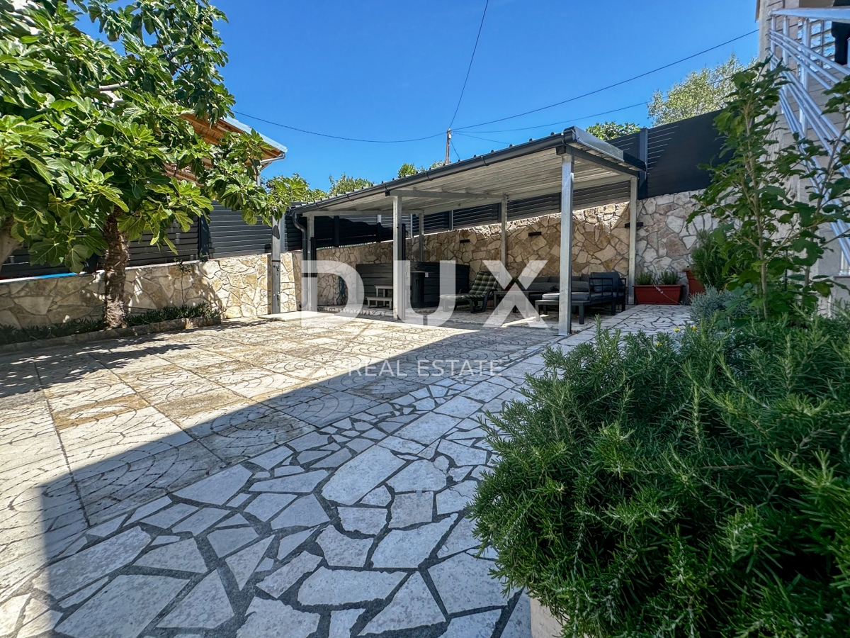 CRIKVENICA, DRAMALJ - casa di 115 m2 con due appartamenti vicino al mare, prezzo ribassato, occasione!!!