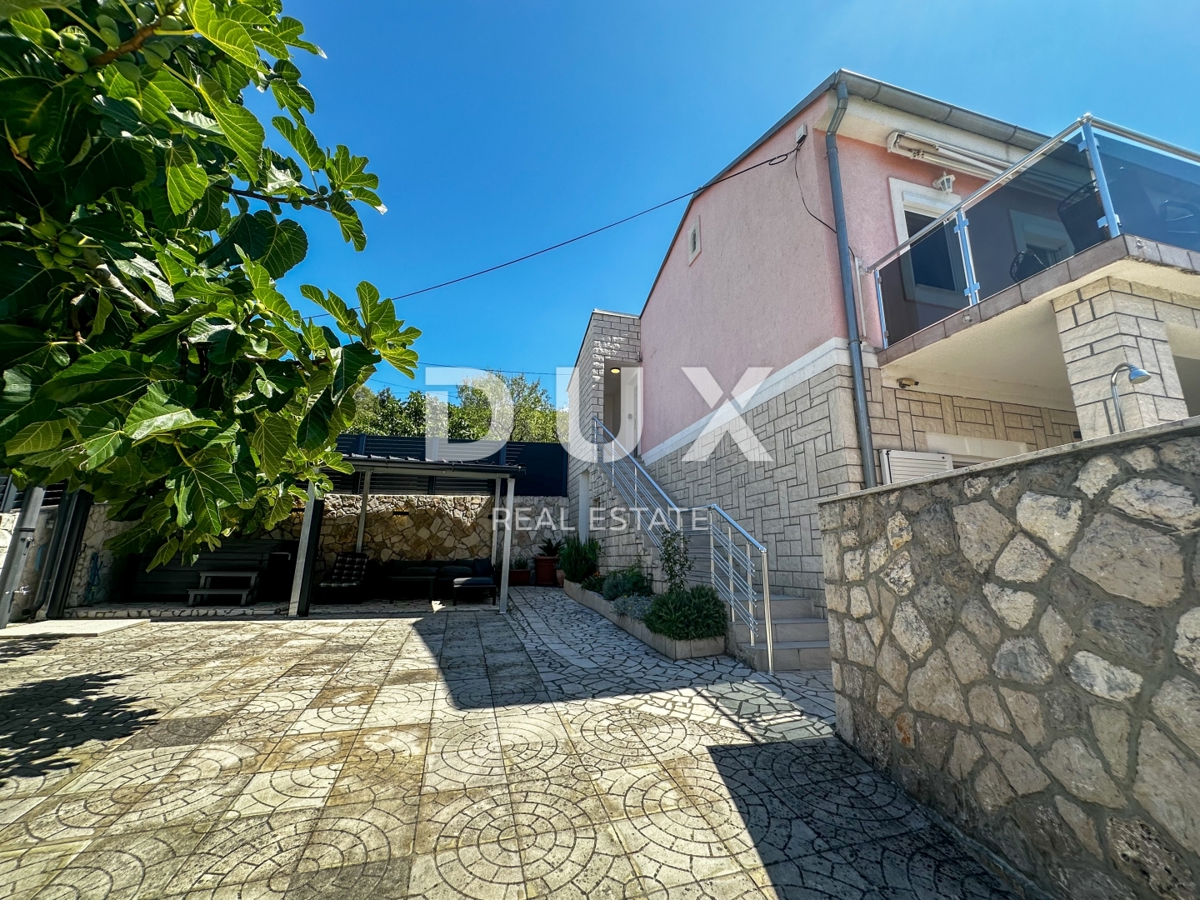 CRIKVENICA, DRAMALJ - casa di 115 m2 con due appartamenti vicino al mare, prezzo ribassato, occasione!!!