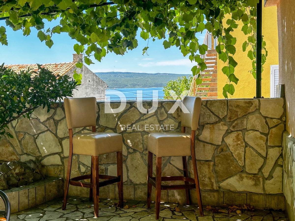 CRIKVENICA, DRAMALJ - casa di 115 m2 con due appartamenti vicino al mare, prezzo ribassato, occasione!!!