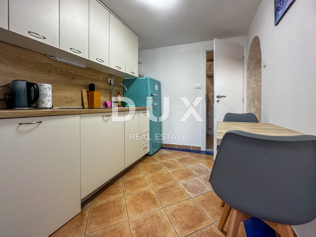 CRIKVENICA, DRAMALJ - casa di 115 m2 con due appartamenti vicino al mare, prezzo ribassato, occasione!!!