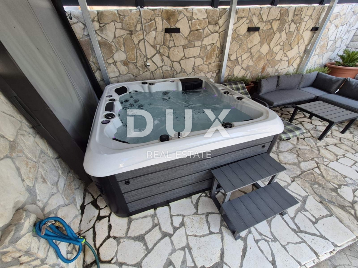 CRIKVENICA, DRAMALJ - casa di 115 m2 con due appartamenti vicino al mare, prezzo ribassato, occasione!!!