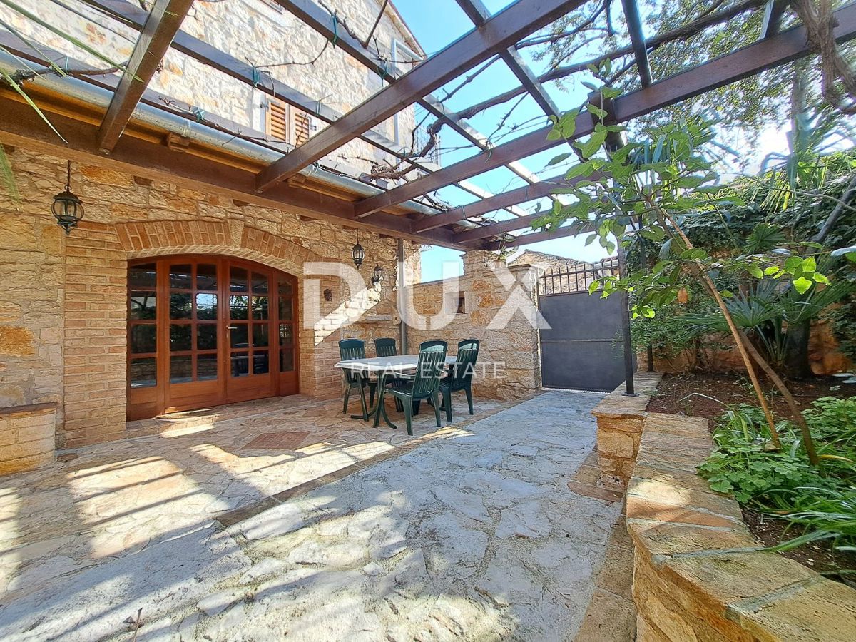 ISTRIA, PARENZO, VABRIGA - casa in pietra ristrutturata con piscina