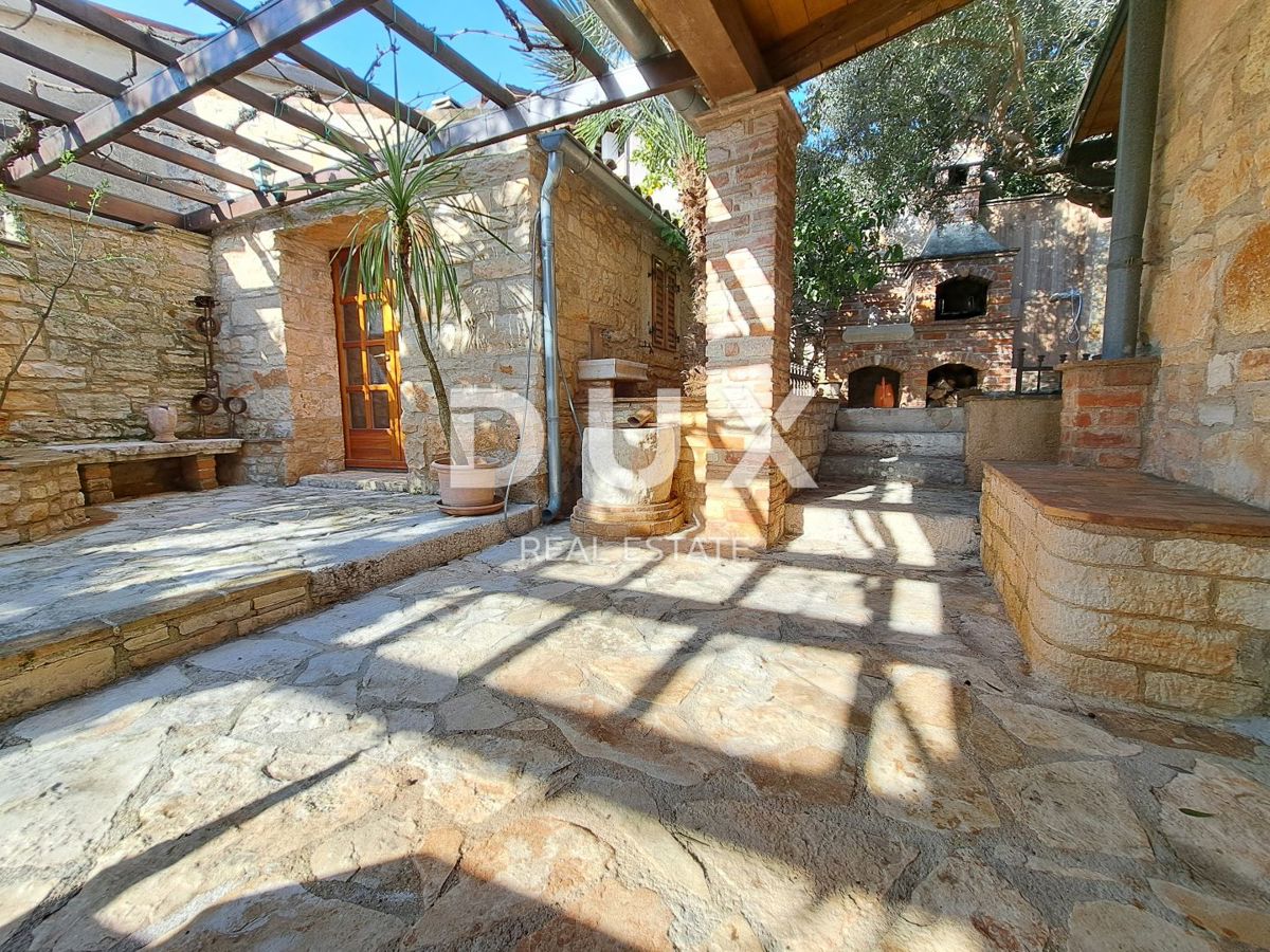 ISTRIA, PARENZO, VABRIGA - casa in pietra ristrutturata con piscina